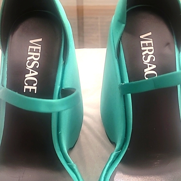 Versace platform sandles new missing strap some scratches - Picture 9 of 10